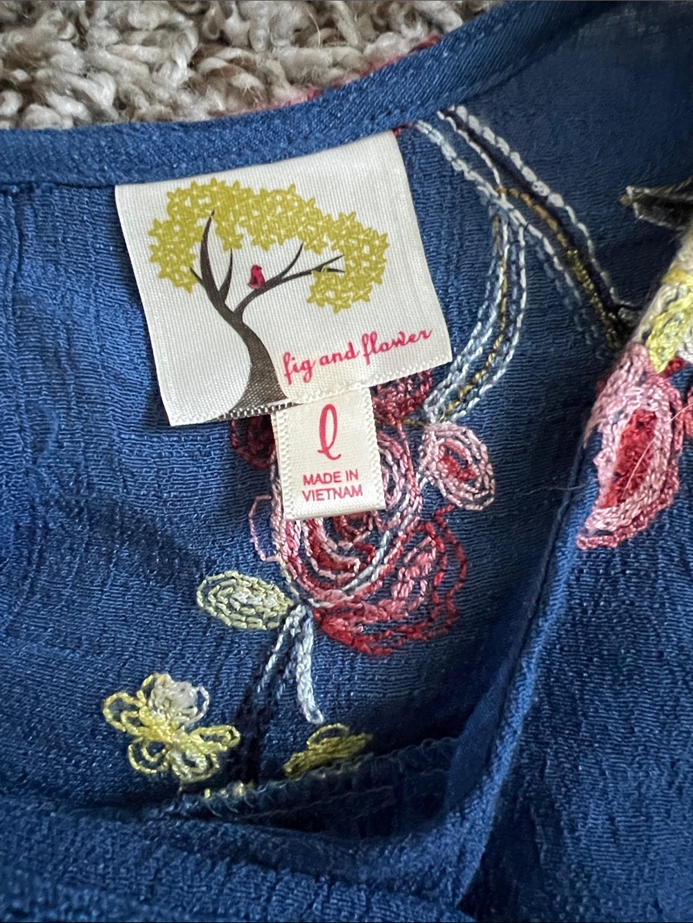 Like New! FIG and Flower Boho Embroidered Navy Floral Peasant Top Size L - Picture 9 of 11
